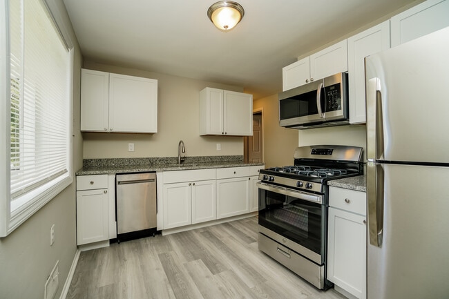 Photo - 764 5 Pines Rd