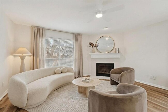 Photo - 2450 Wickersham Ln Unidad 904