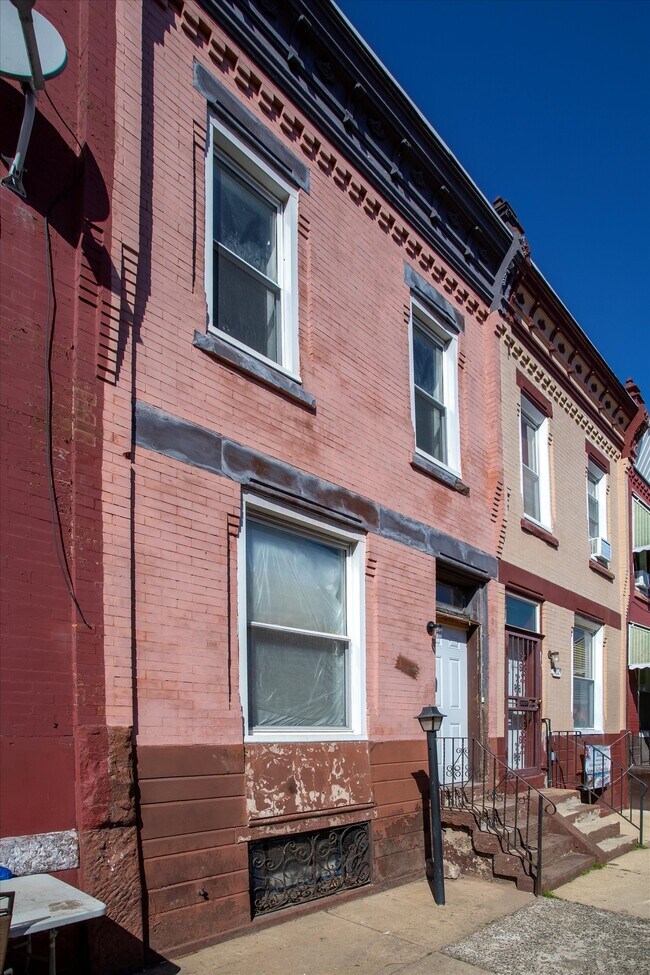 Photo - 3031 Page St