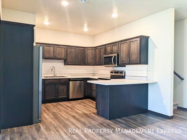 Photo - 3 Bedroom 2.5 Bathroom Townhome w/ Attached Garage