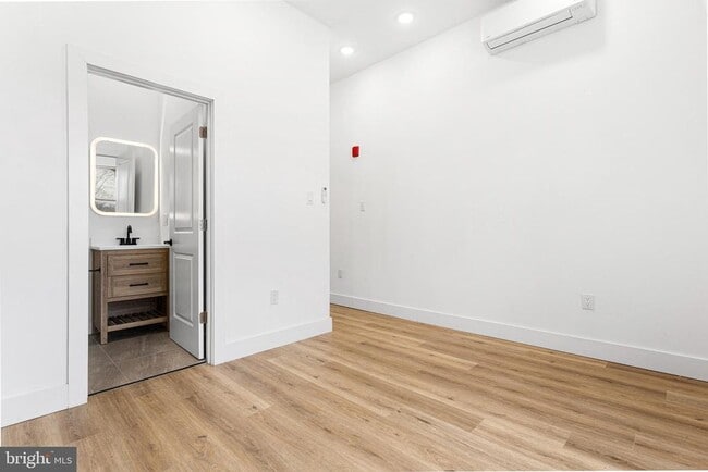 Building Photo - 2317 N 33rd St