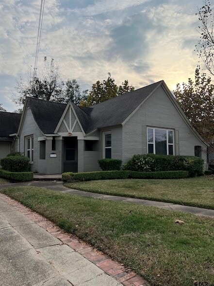 Building Photo - 328 Mockingbird Ln