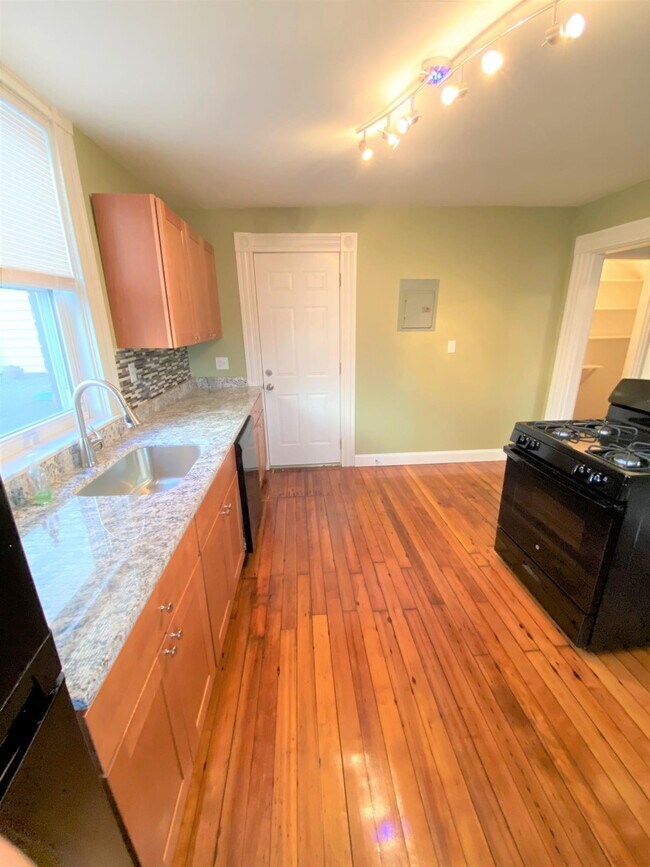 Photo - 225 Broadway Unidad 7