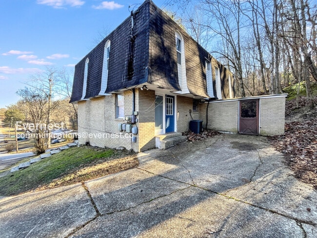 Building Photo - 701 Summit Ave Rental