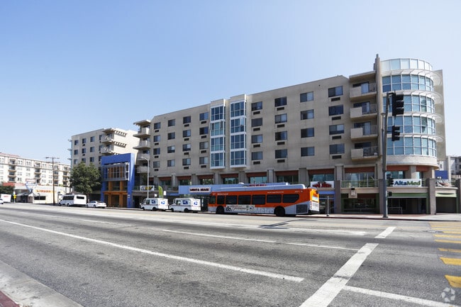 Edificio - Grand Plaza Senior Apartments