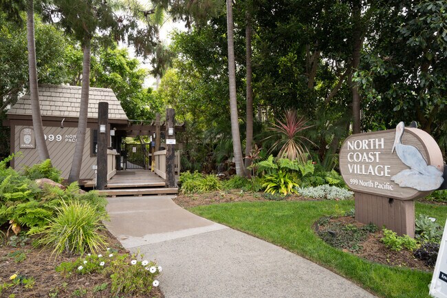 Photo - 999 N Pacific St