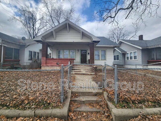 Building Photo - 823 S 10th St