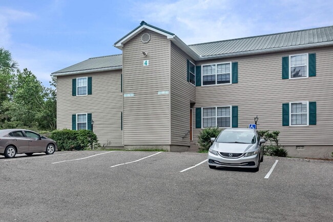 Building Photo - Move In Special: $300 OFF Rent + NO Admin Fee + 1/2 OFF Deposit