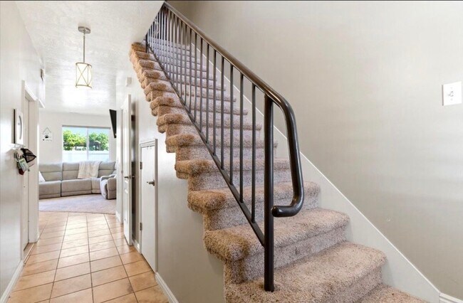 Photo - 80 Peregrine Ln