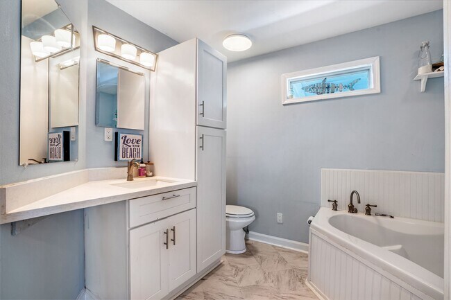 Building Photo - 3827 Las Palmas St