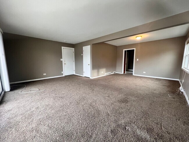 Photo - 16W671 56th St Unidad 1