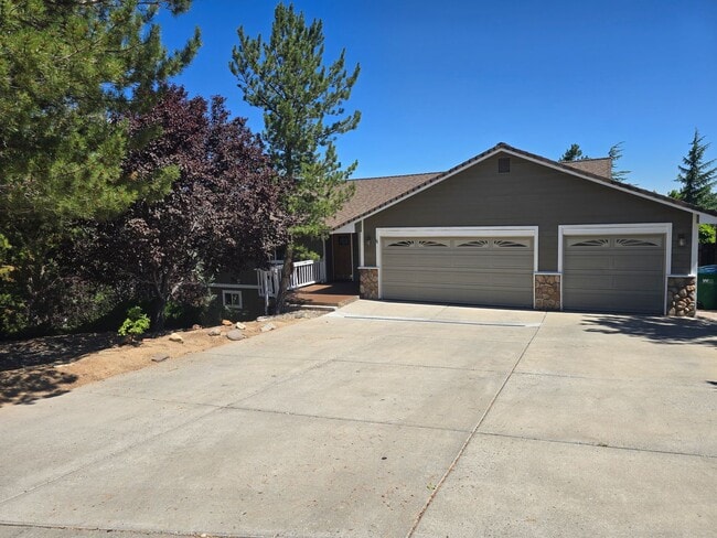 Photo - Spacious 5 Bedroom Home With Valley Views In SW Reno!