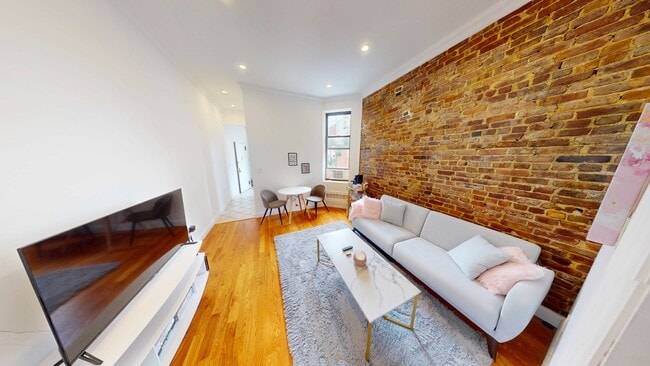 Building Photo - 221 E 83rd St
