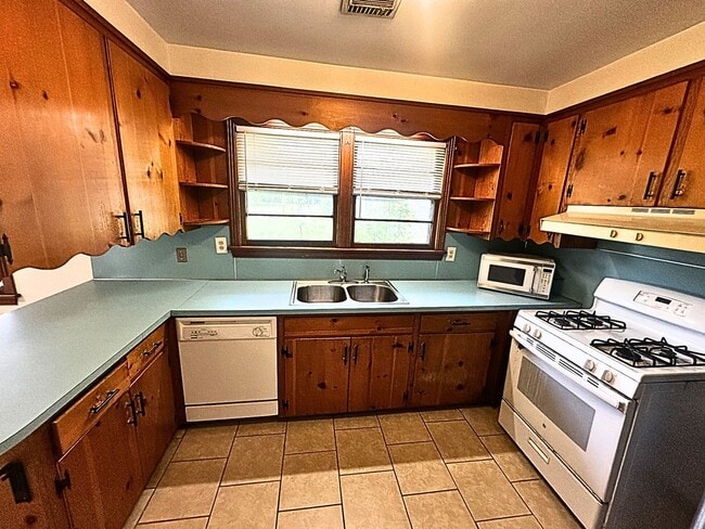 Photo - 103 Alexander Dr