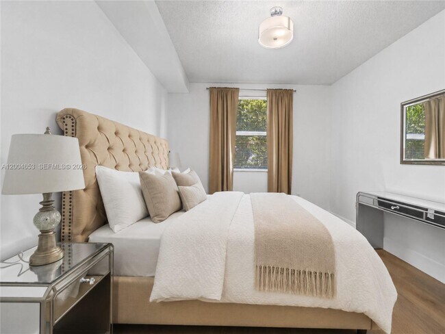 Photo - 17145 N Bay Rd Unidad 4311