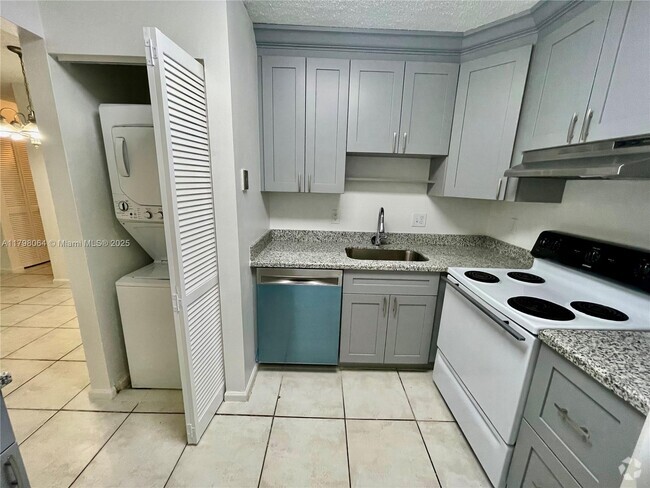 Building Photo - 10992 Royal Palm Blvd Unit 6 Rental