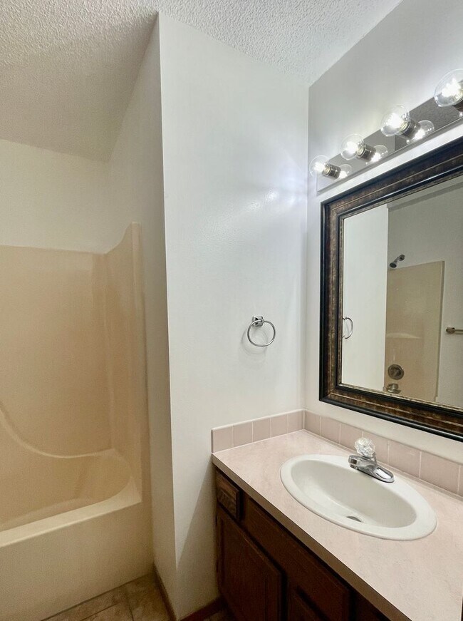 Derby Duplex with Fenced Yard! House House Rental in Derby, KS