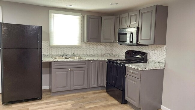 Photo - AVAILABLE 3/9/26  Very Nice 3BR/1BA Single Family Home on Quiet Street