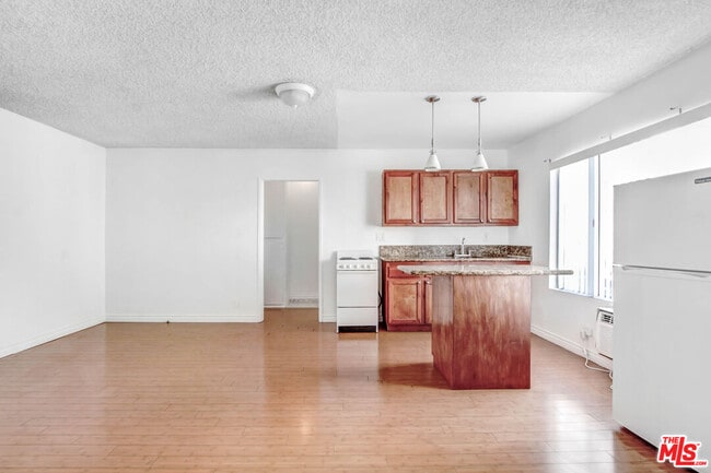 Photo - 817 N Hudson Ave Unidad 2