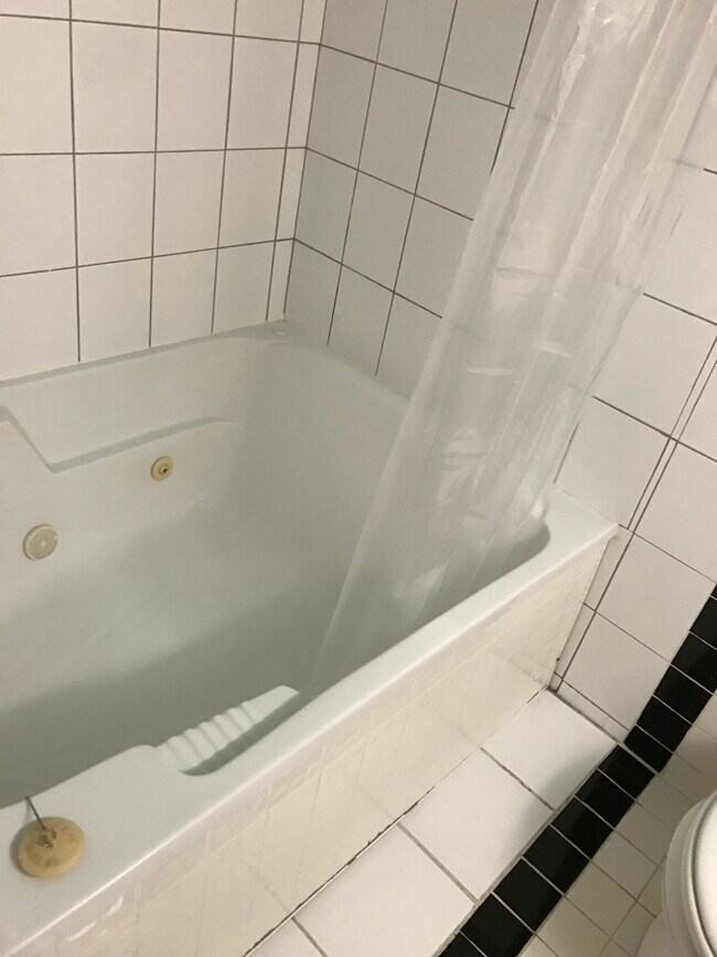 Large tubs in most units