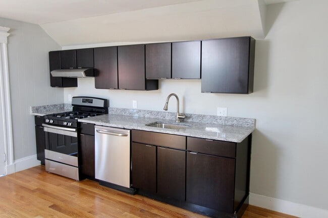 Building Photo - 508 Revere St Unit 3