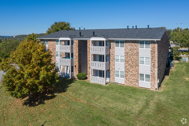 Photo - Royal Oaks Apartments