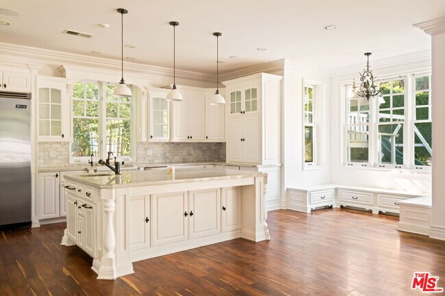 Photo - 765 N Almar Ave