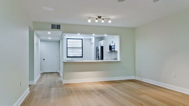 Photo - 542 Lakeside Dr