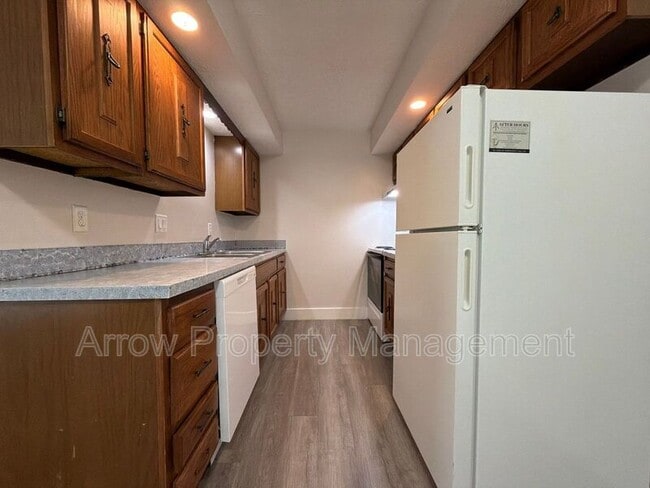 Building Photo - 3341 Holdrege St Unit 6