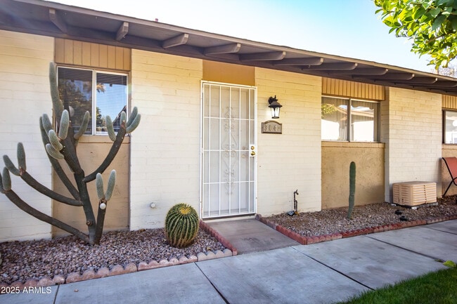 Building Photo - 6721 E McDowell Rd Unit G304