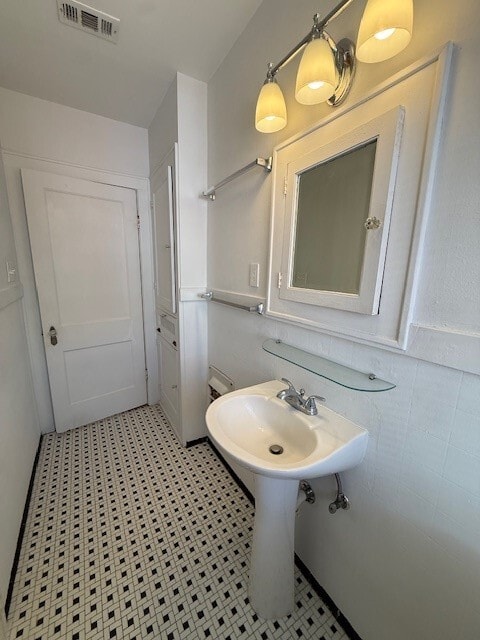 Photo - 1710 Bolsover St