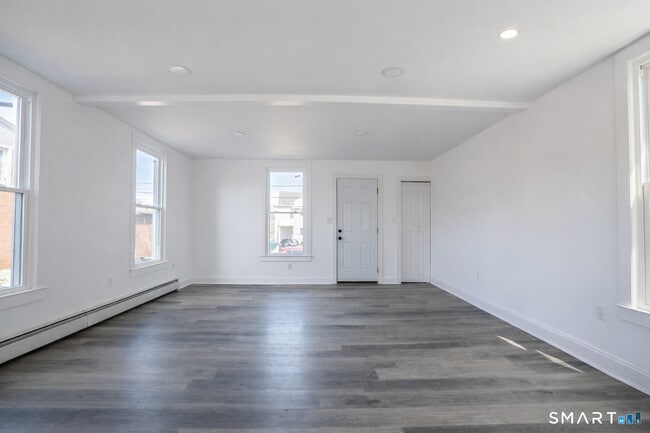 Photo - 17 Sherman Ave Unidad 3rd