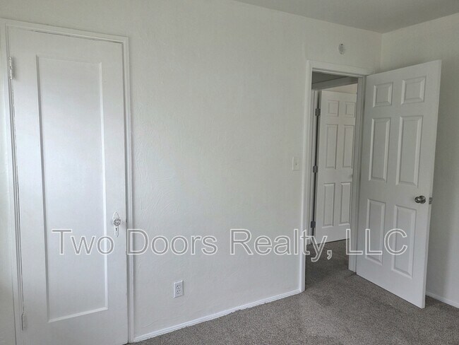 Photo - 222 W Fairchild Dr