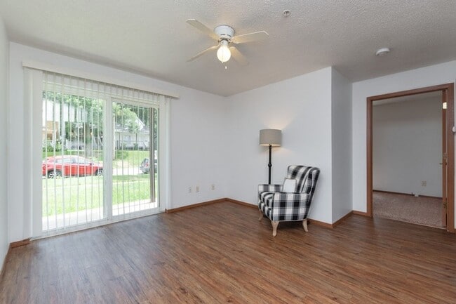 Photo - 421 S Dodge St