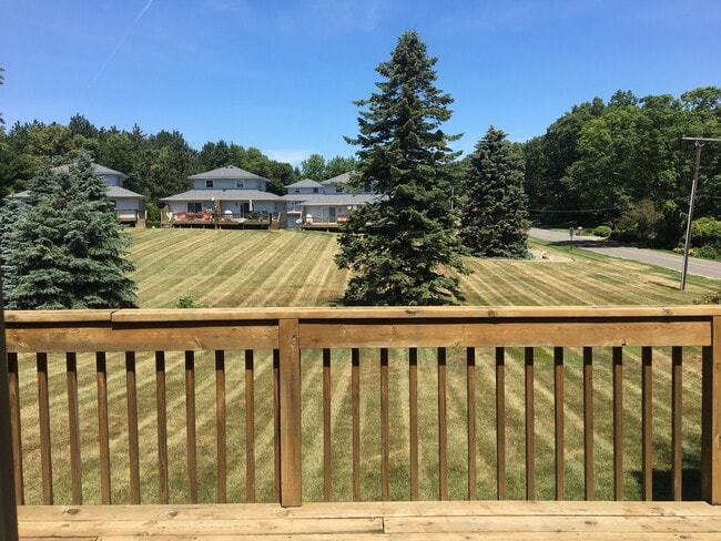 Photo - Large 2 Bdrm/2 Bath Condo 1 mile from Lake...