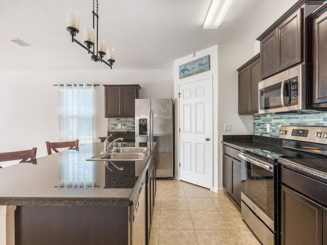 Photo - 1440 Lexington Square SW