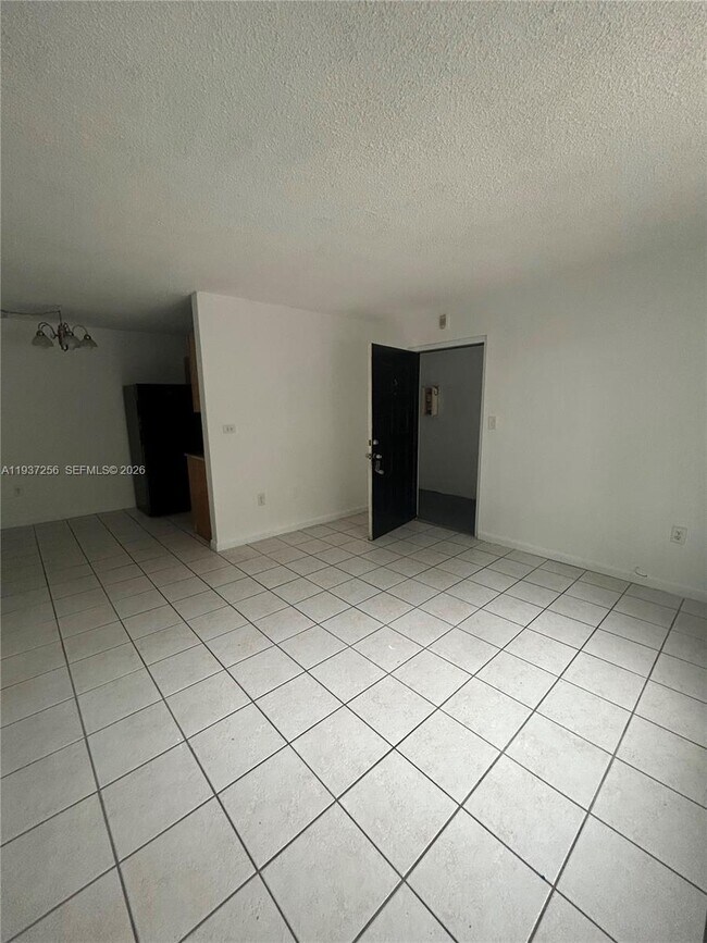 Photo - 5814 NE 4th Ct Unit 5