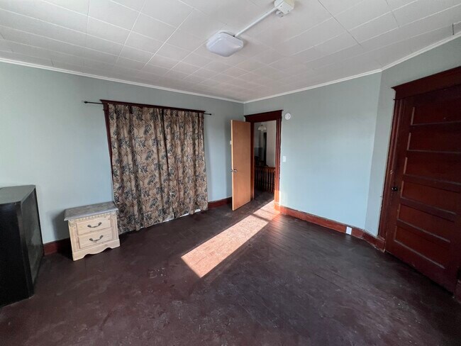 827 Watertown Ave Unit 2 floor