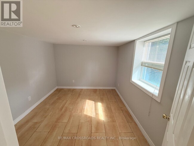 Photo - 23 Burnview Crescent