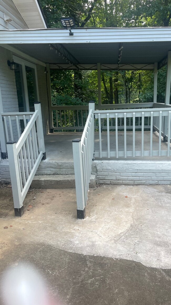 Photo - 320 Whitworth Dr SW