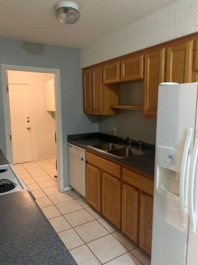 415 Live Oak St
