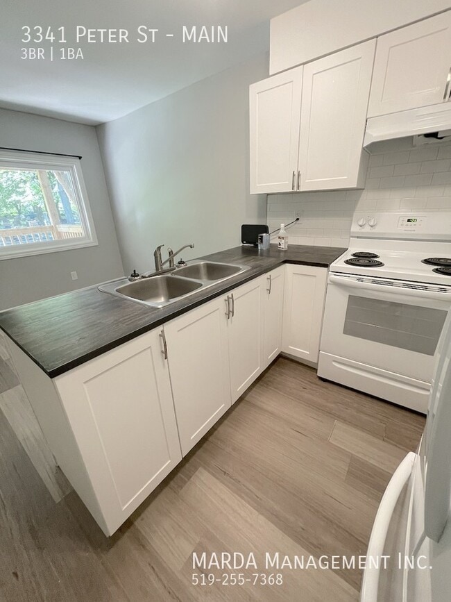 Photo - RENOVATED 3+1BED/1 BATH TOWNHOUSE WEST WINDSOR INCLUSIVE! 1/2 MON FREE Unit MAIN