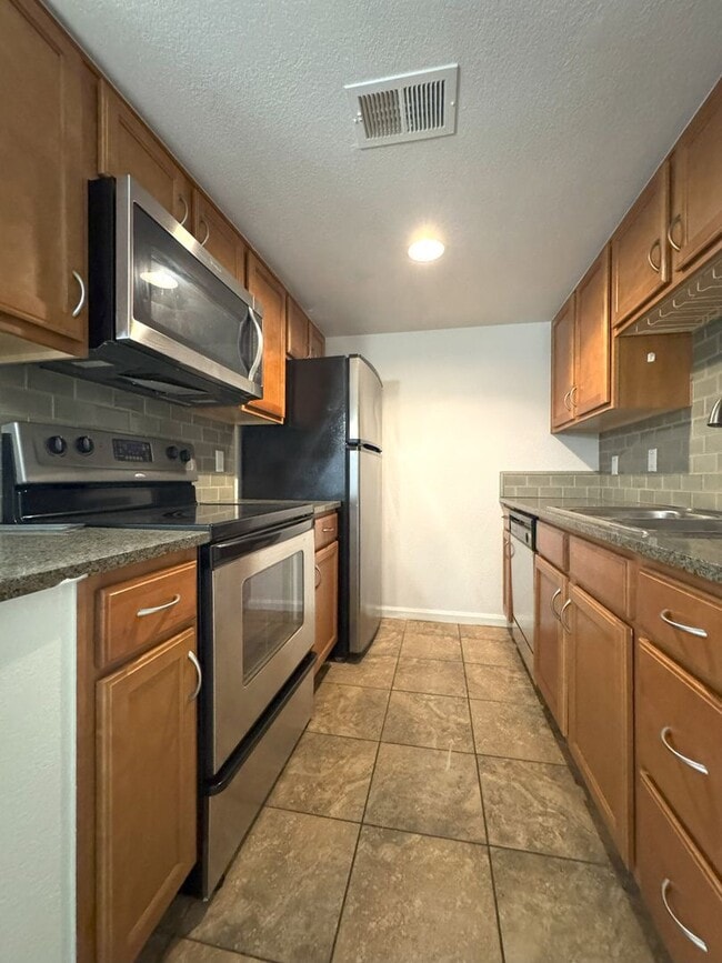 Photo - Tempe 1 Bed Condo with Granite Counters, Pool & Covered Parking - Pets Welcome Unidad 241
