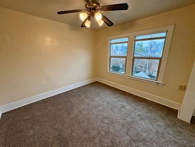 Photo - 556 Ward St Unit Upper