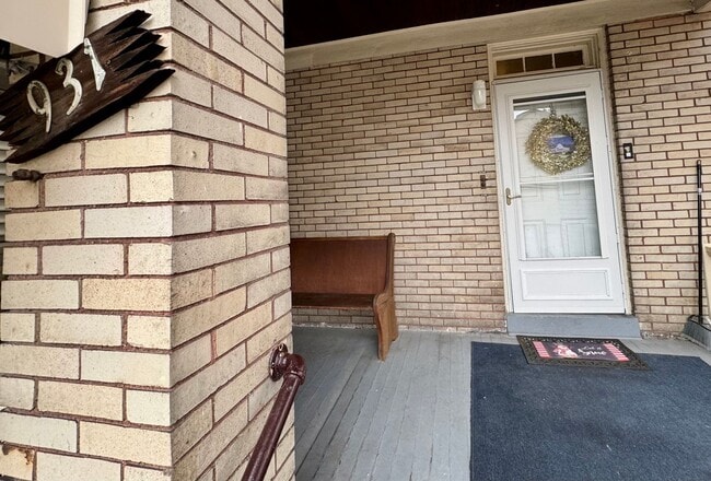 Photo - 931 Baldwin St Unit 2