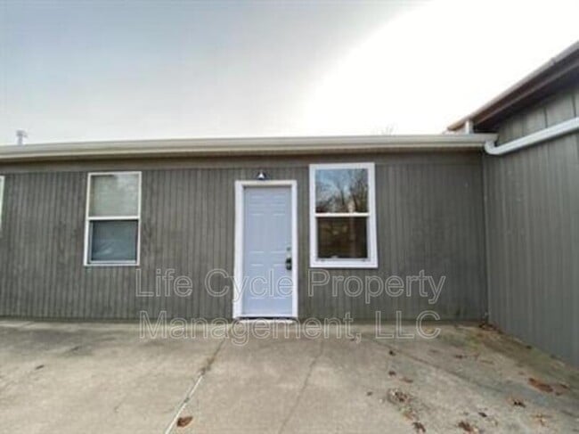 Photo - 2921 Depot St Unidad B