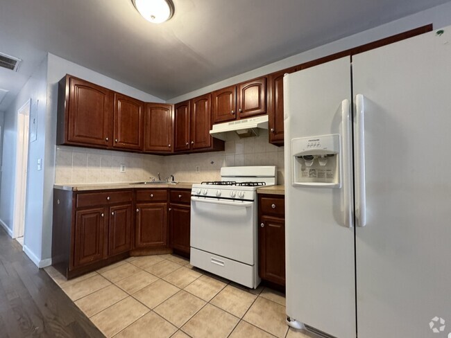 Building Photo - 458 Bergen Ave Unit 3 Rental