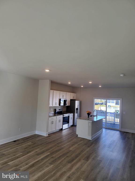 Photo - 180 Munsee Cir