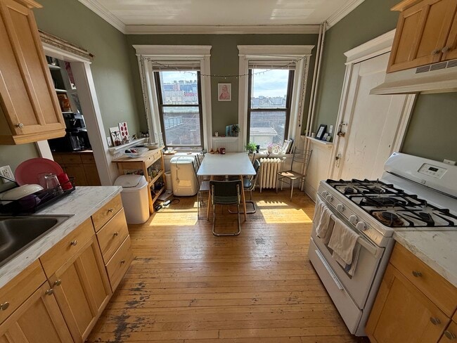 10-12 Greenway Ct