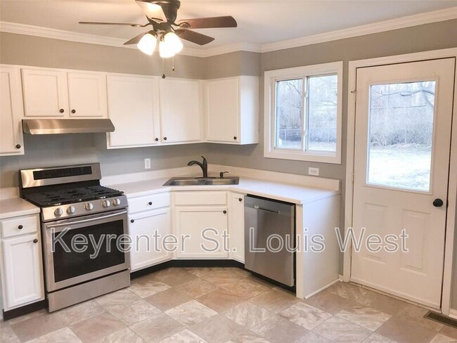 Photo - 231 Hillsdale Dr House